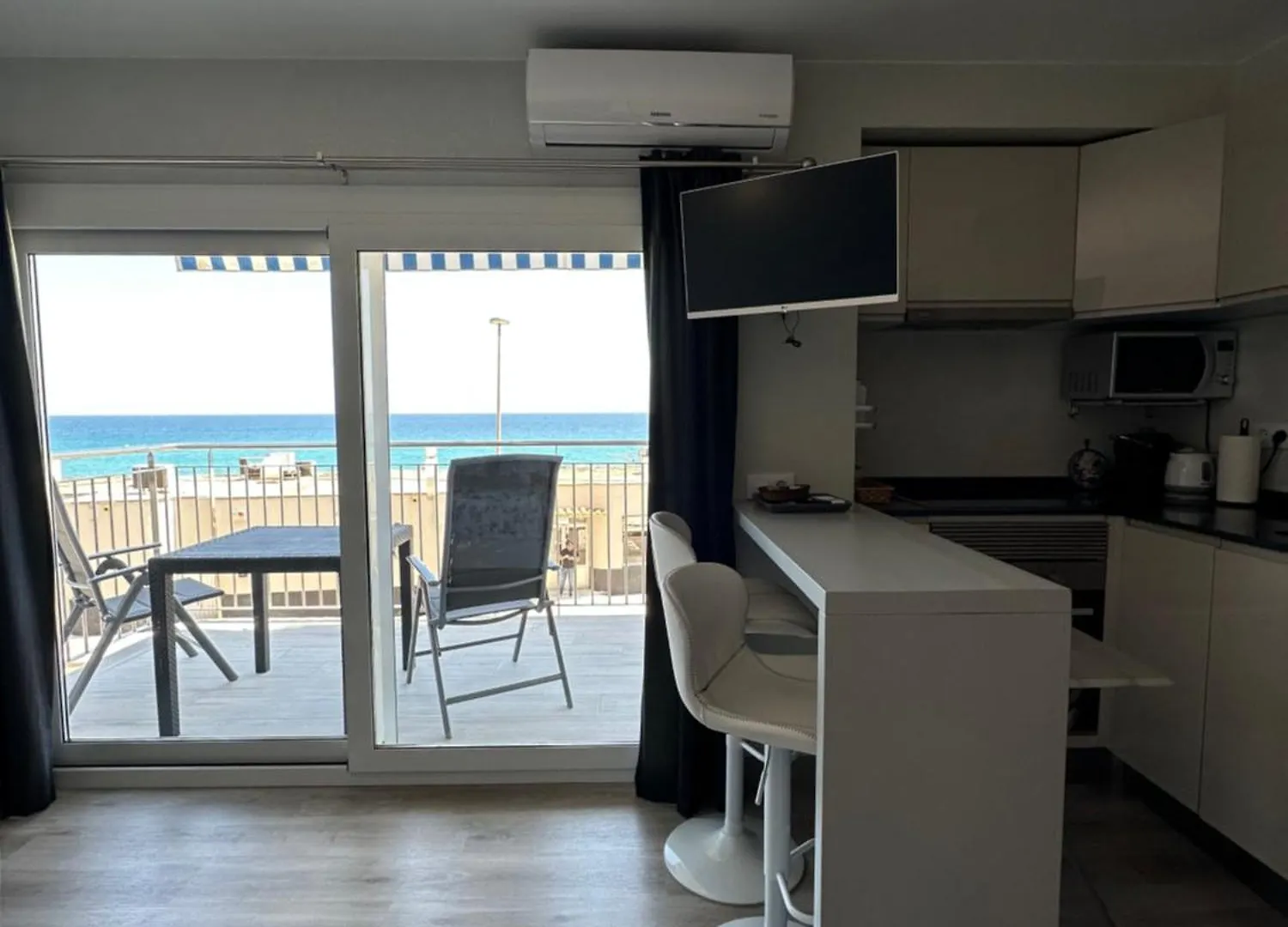 Estudio Con Impresionantes Vistas Al Mar Blanes