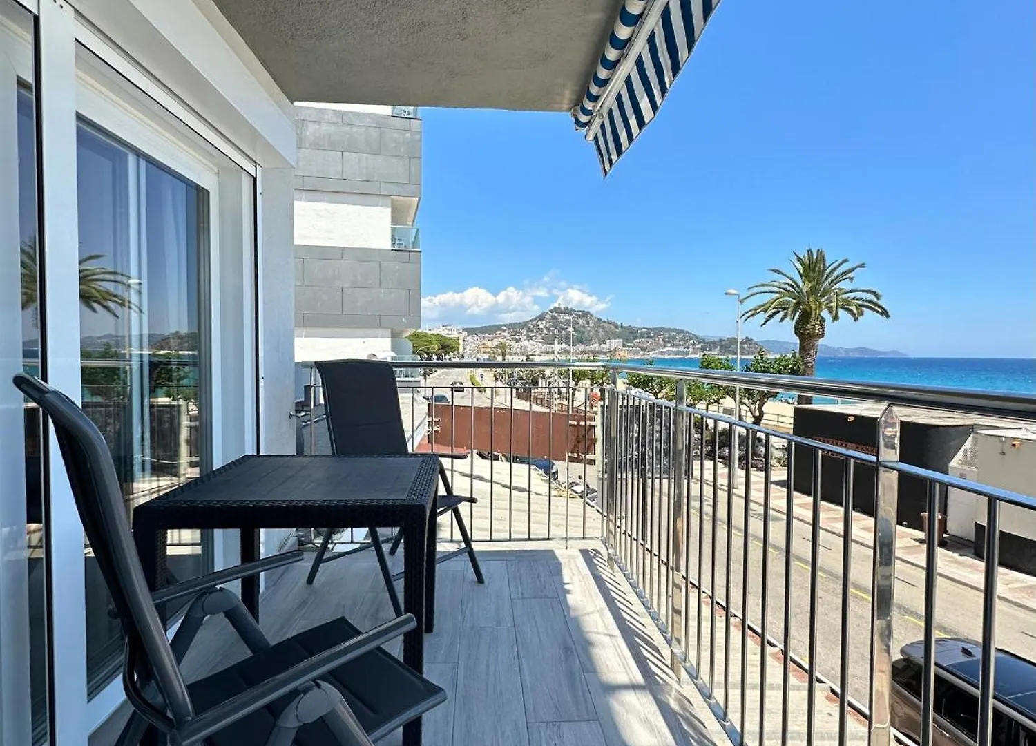 Estudio Con Impresionantes Vistas Al Mar Blanes