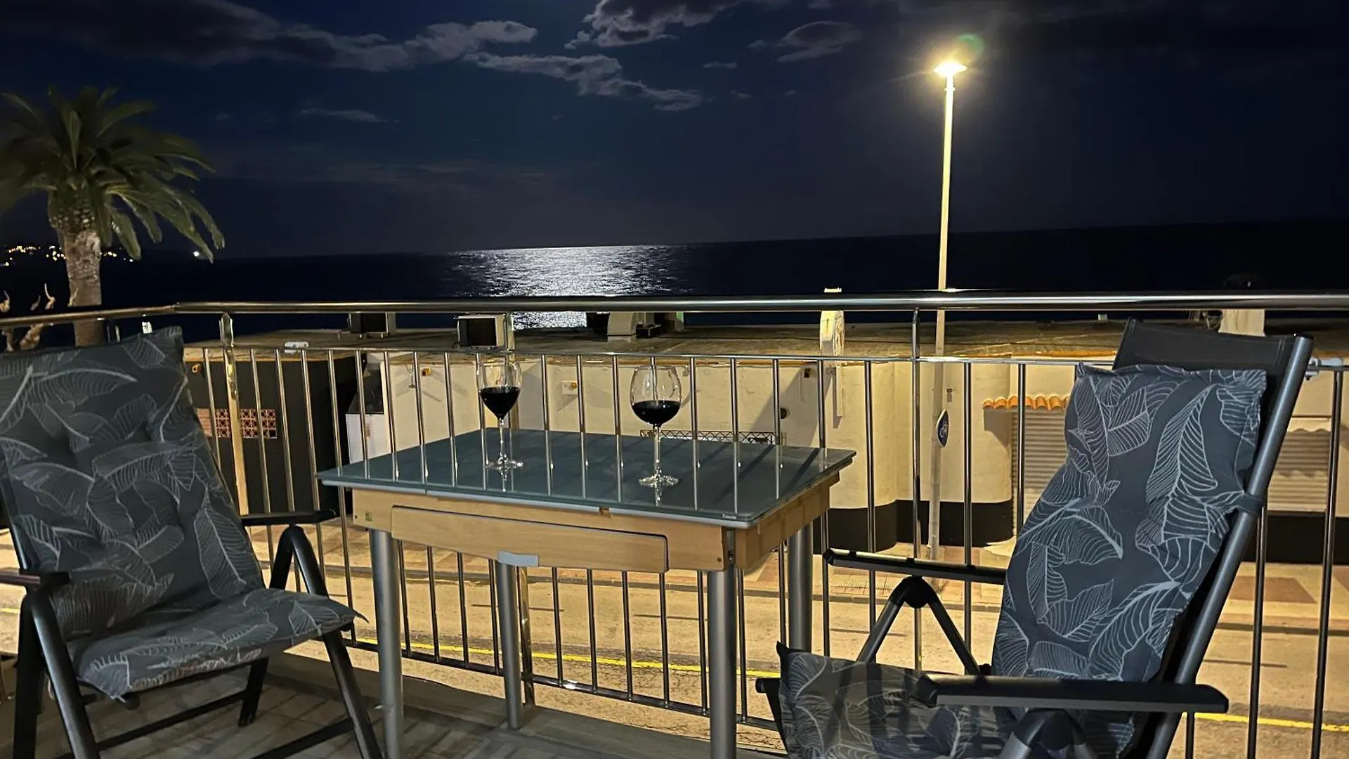 Estudio Con Impresionantes Vistas Al Mar Blanes Spagna